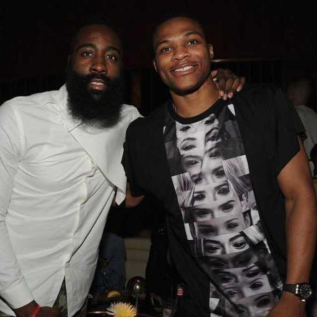 文章总结：维罗纳主场防守稳健但进攻乏力，亚特兰大控球强攻，两队将展开激烈对决。（维罗纳主场守稳攻弱，亚特兰大控球强势，激战在即）