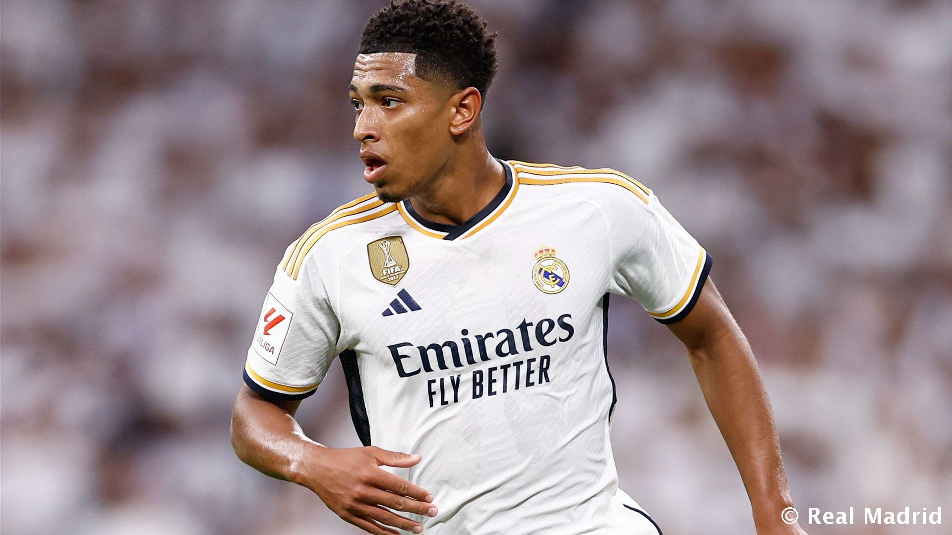 欧冠半场：吉马良斯意外乌龙送分，勒沃库森暂1-0纽卡（欧冠半场战报：吉马良斯自摆乌龙，勒沃库森暂以1-0领先纽卡）