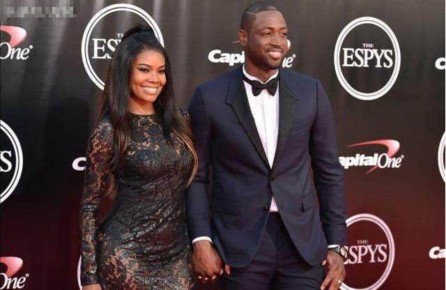 受伤的彭啸进入战上海U20的替补席，此前球员遭遇韧带损伤（韧带受伤在身，彭啸进入对阵上海U20的替补名单）