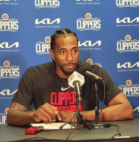 TA：贝林应该担任英格兰的10号位，他比罗杰斯更具进球威胁（TA：英格兰10号应由贝林担纲，他的进球威胁胜过罗杰斯）