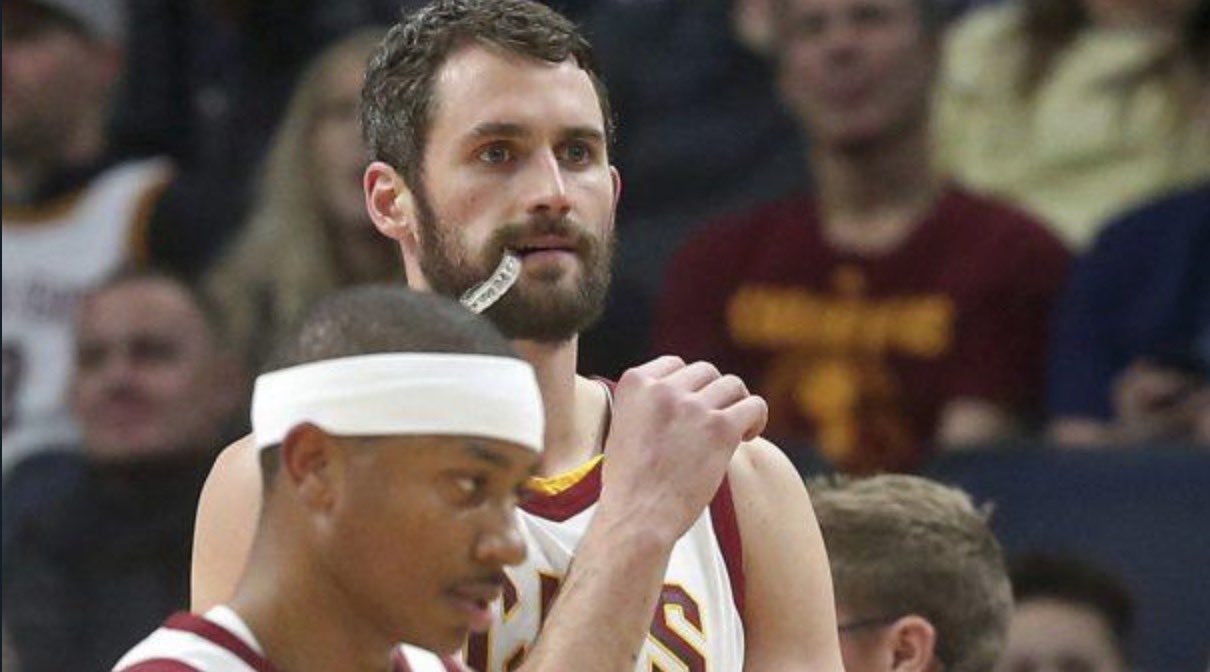 记者：球员间有梅西和德保罗这般挚友很棒，球队间有就很怪了（记者：梅西-德保罗式挚友放在球员间很美好，放到球队间就显得怪了）