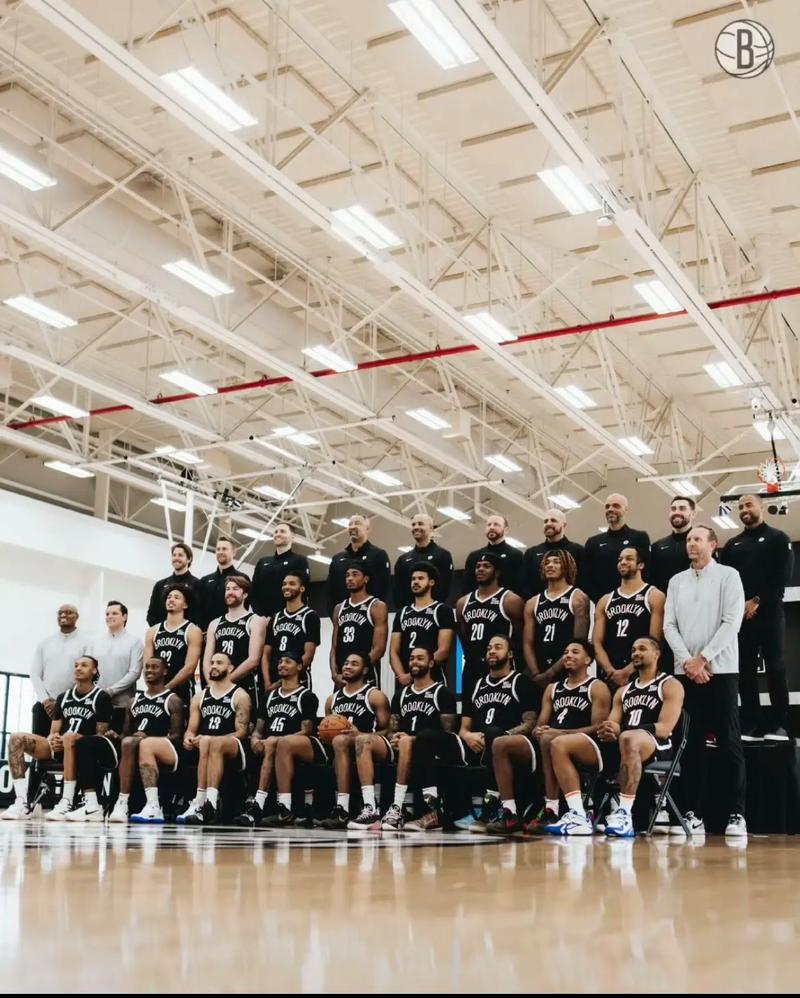 小卡纳瓦罗：在我哥光环下成长压力很大；我始终爱着那不勒斯（小卡纳瓦罗：哥哥光环带来重压，我对那不勒斯的爱始终如一）