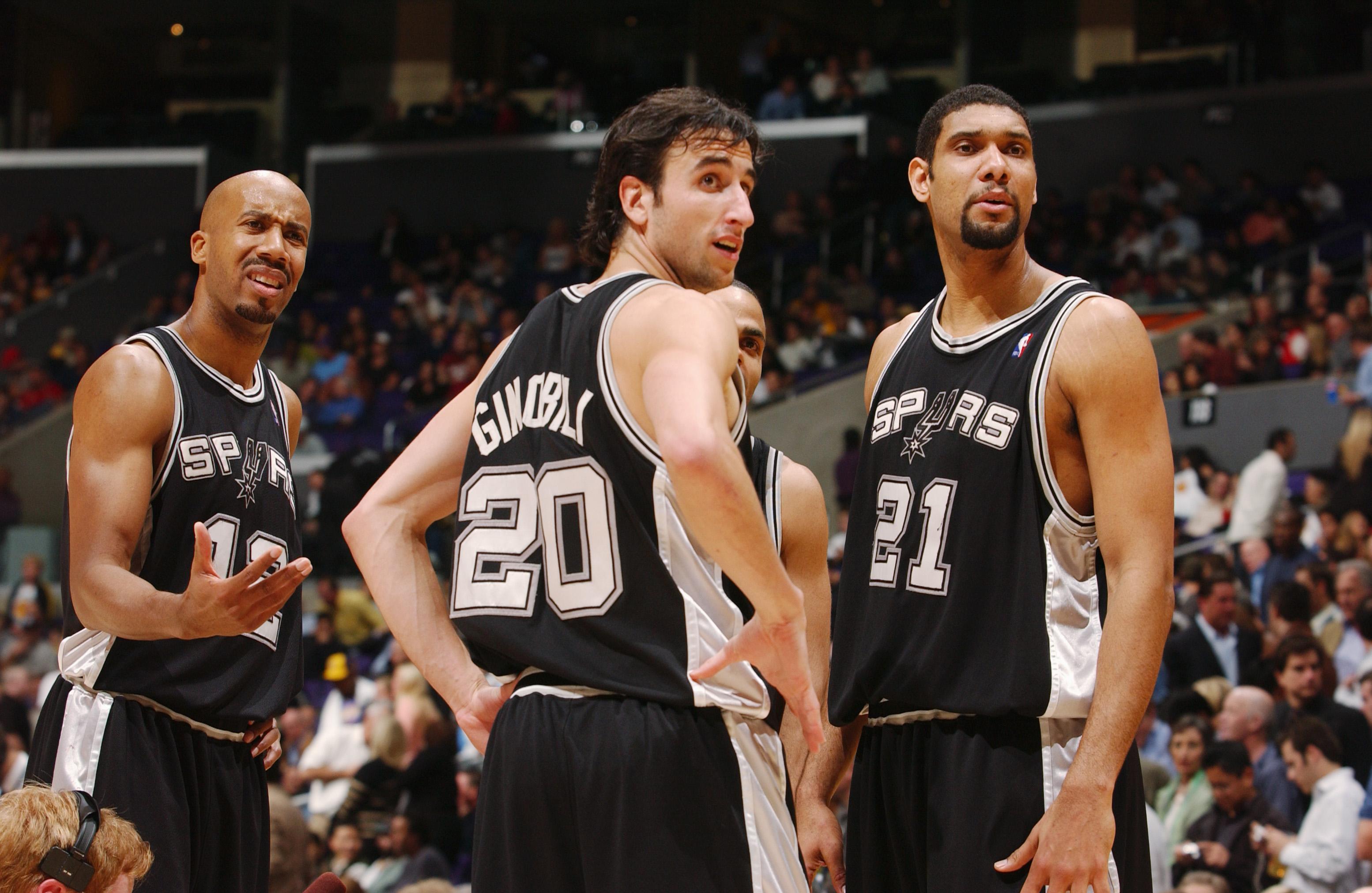 足球欧冠淘汰赛再次出现争议红牌（欧冠淘汰赛再现红牌争议）