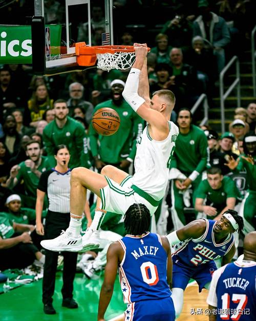 看了四年球了，在专科有一段时间刷抖音频繁给我推多...（看球四年：专科那阵刷抖音老被推某队视频）